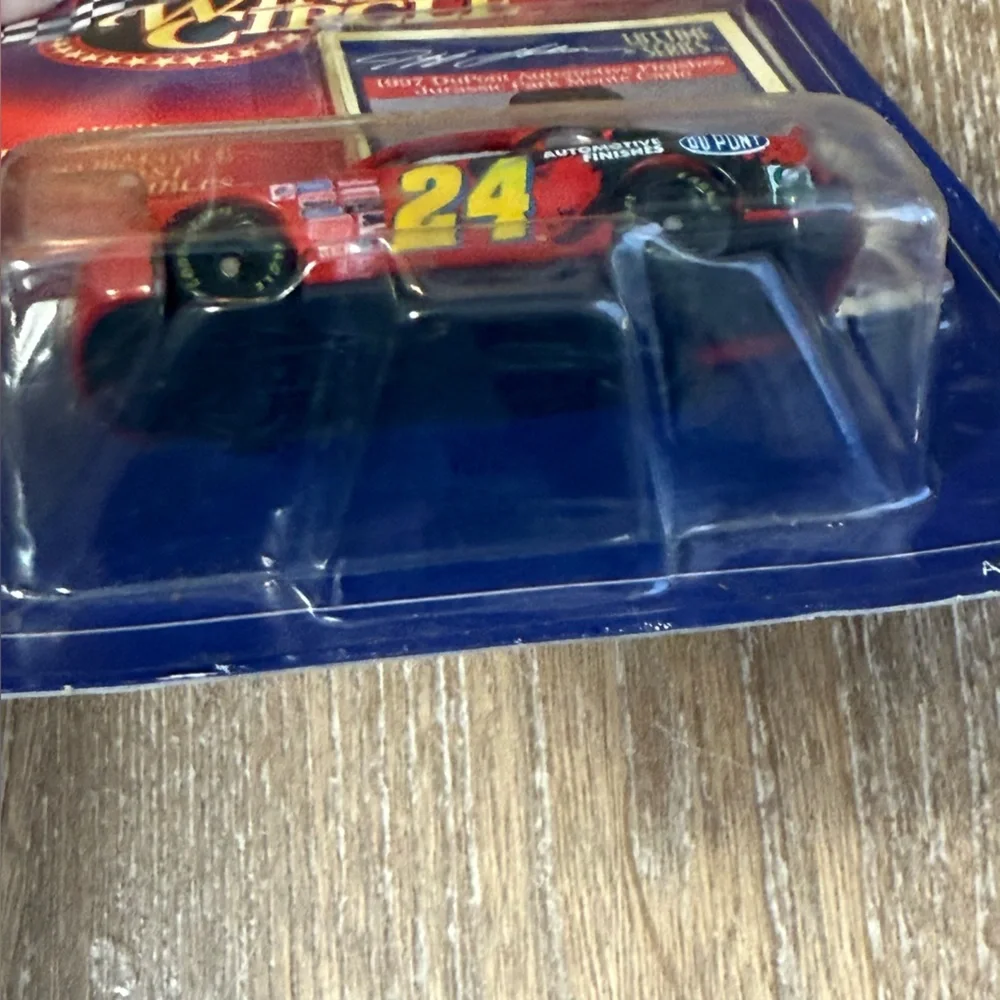 Winner's Circle 1997 Jeff Gordon Dupont Jurassic Park Monte Carlo Die-Cast Car
